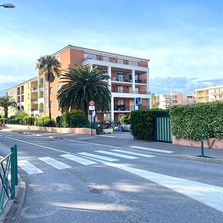 Résidence 4 etoiles Port Marine Sainte-Maxime Exterior foto